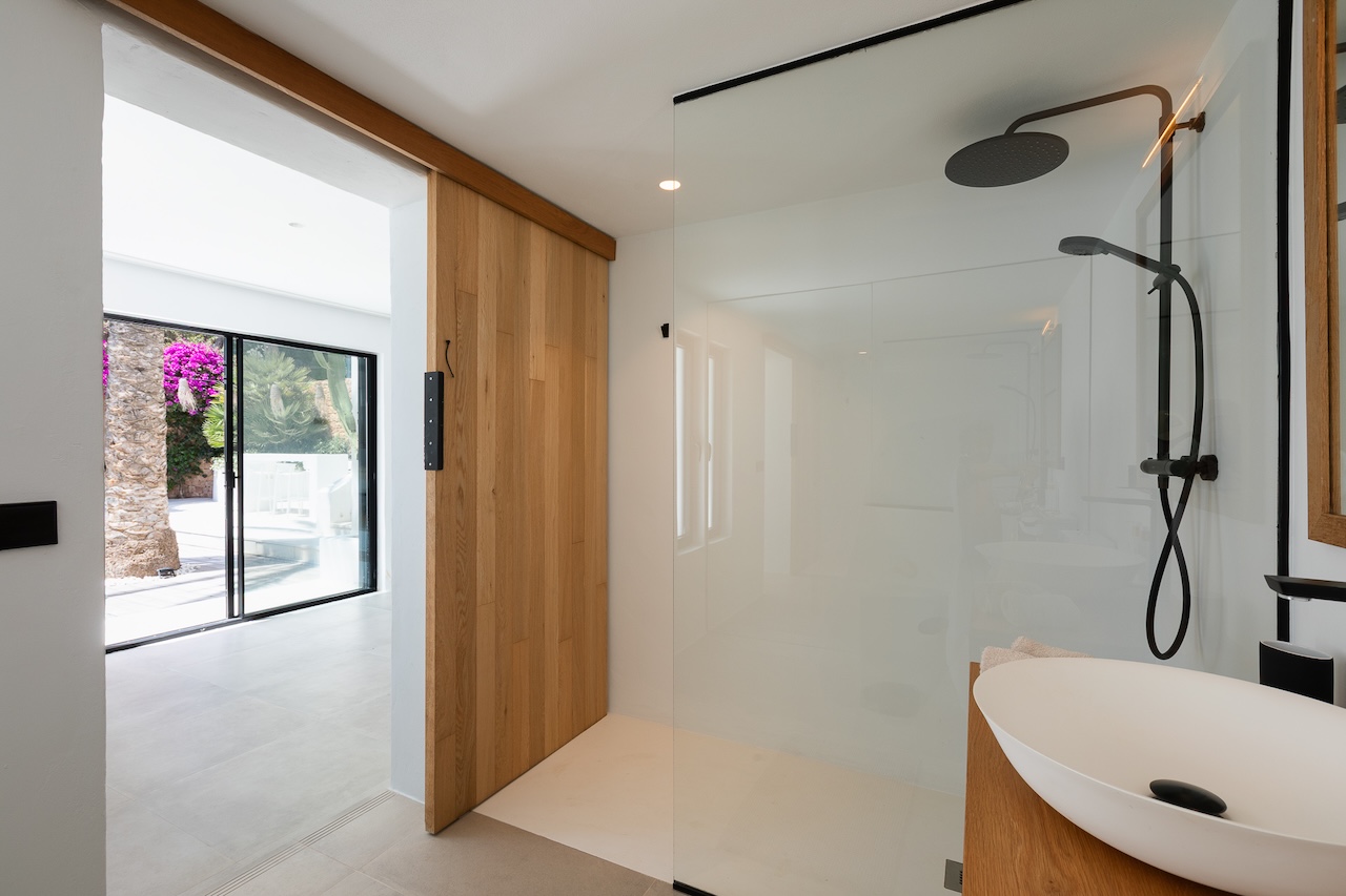 Resa Estates Ibiza for sale villa sea views koop bathroon.jpg